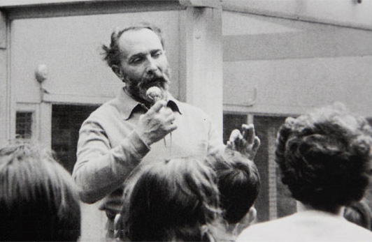 Jacques Bouillault avec un aiglon