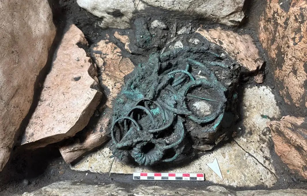 Artéfacts métalliques à Trente en Italie, il y a presque 3 000 ans.