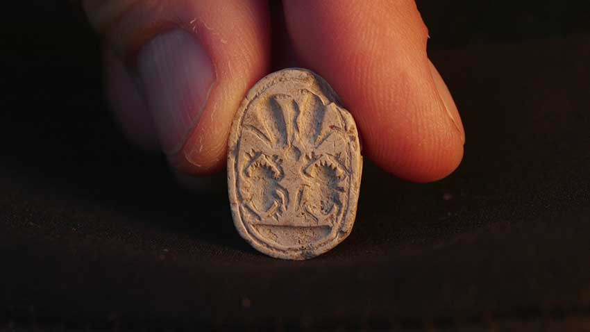 Bague sceau-scarabée cananée d'Israë, vieille de 3 800 ans.