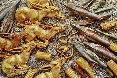 Bijoux d'un tertre funéraire, du peuple Saka au Kazakhstan, il y a 4 600 ans.