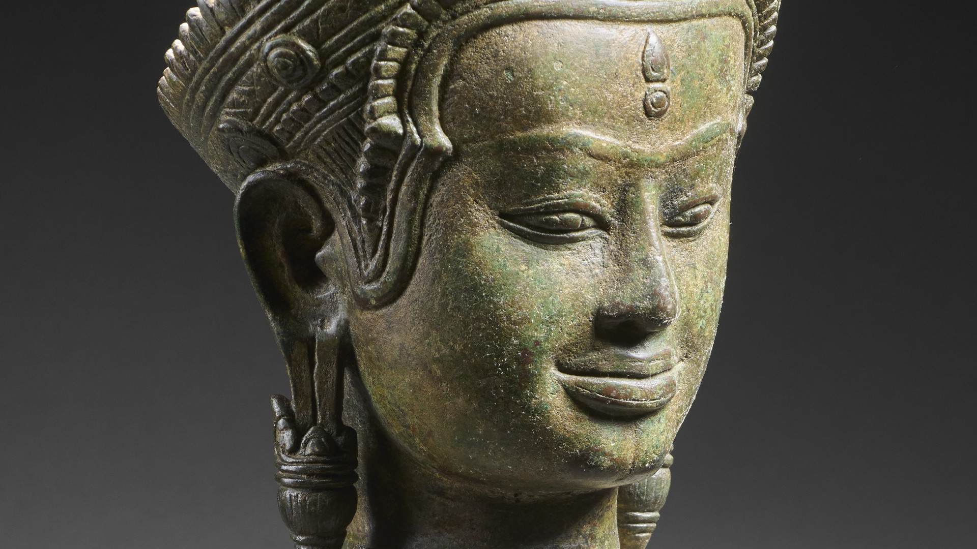 Bouddha faisant le geste de l'absence de craine (art khmer, Cambodge).