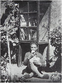 Jacques Bouillault adolescent avec un furet