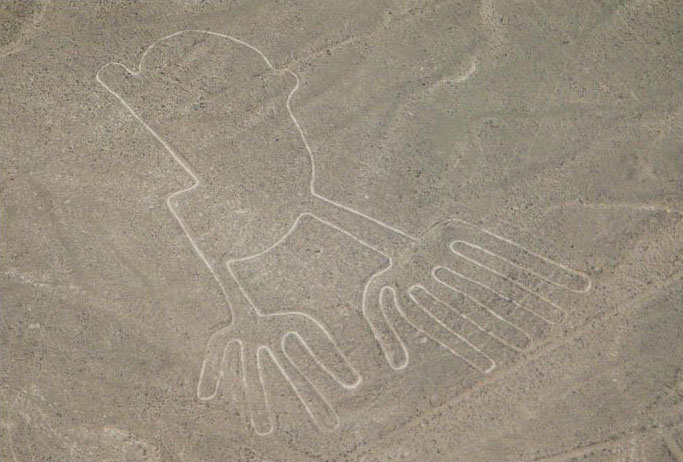 Créature aux longs doigts, à Nasca au Pérou en Amérique du Sud.
