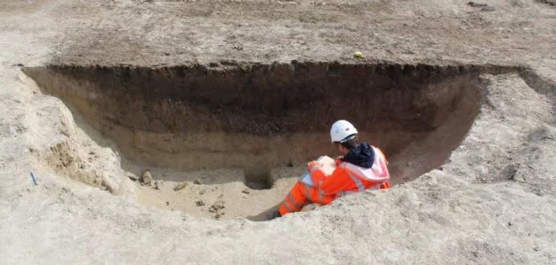 25 fosses artificielles au Royaume-Uni, il y a 8 000 ans.