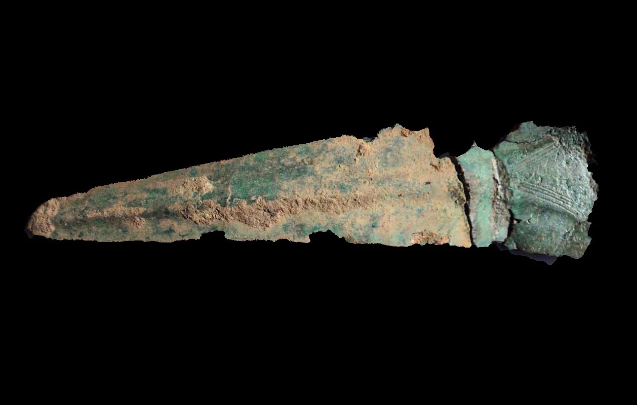 Dague en bronze (cuivre & étain) à Kutenholz, en Basse-Saxe en Allemagne, vieille de 3 000 ans.