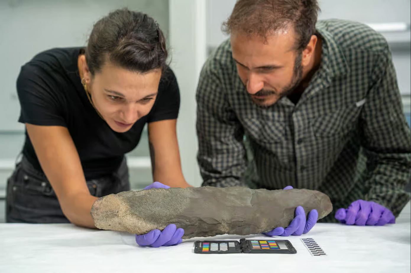 Hache massive de 200 000 ans mise au jour en Arabie Saoudite.