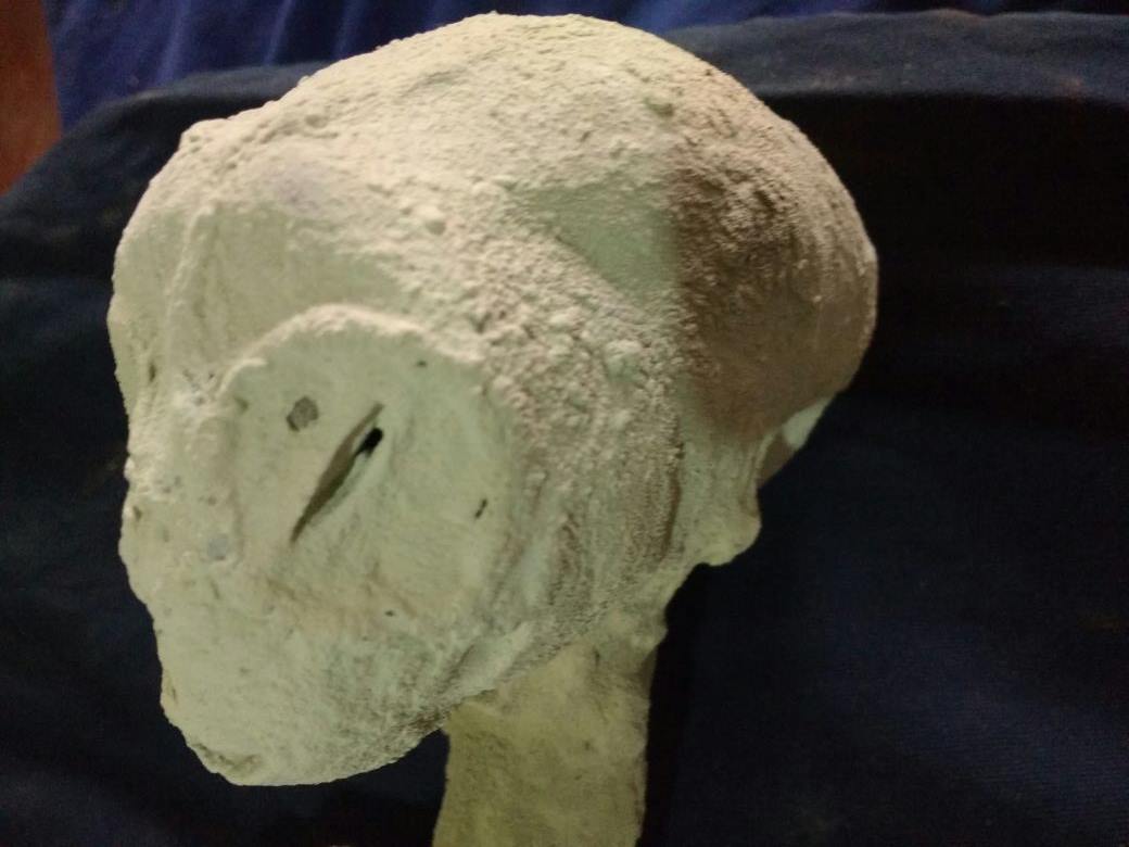 Humanoïde de taille 60cm.