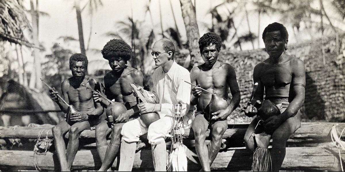 L'ethnologue Bronislaw Malinowski dans les îles du Pacifique en 1930.