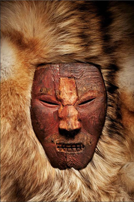 Masque à l'expression féroce des anciens Américains (Inuits et autochtones).