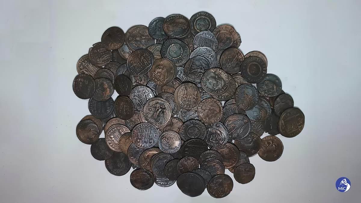 30 à 50 000 pièces de monnaie en bronze du IV<sup>e</sup> siècle, au large de la Sardaigne.