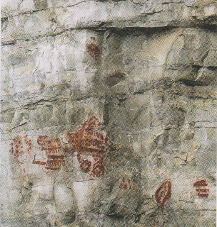 Peintures géométriques rouges à M'Bubulu (massif de Lovo, République Démocratique du Congo).