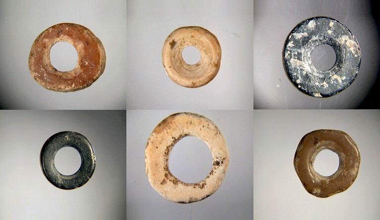 Perles en coquille d'œuf d'autruche provenant du rocher de Mlambalasi en Tanzanie