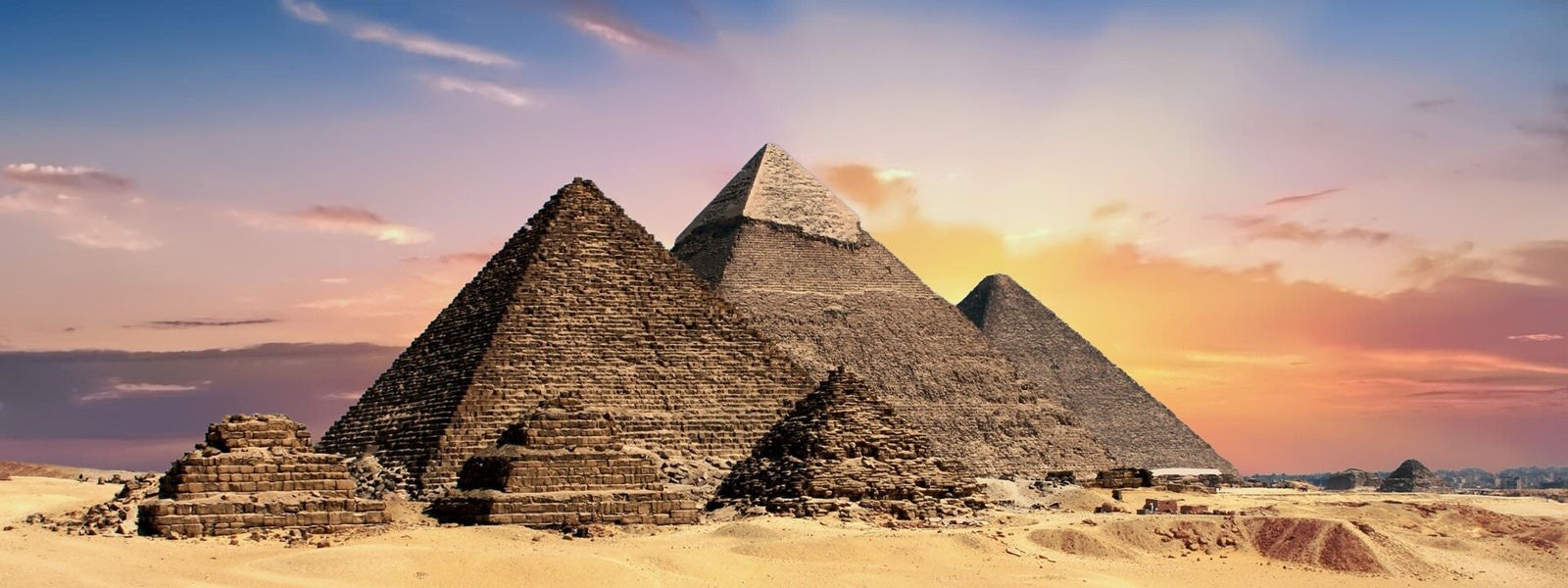 Pyramides sur le plateau de Gizeh.