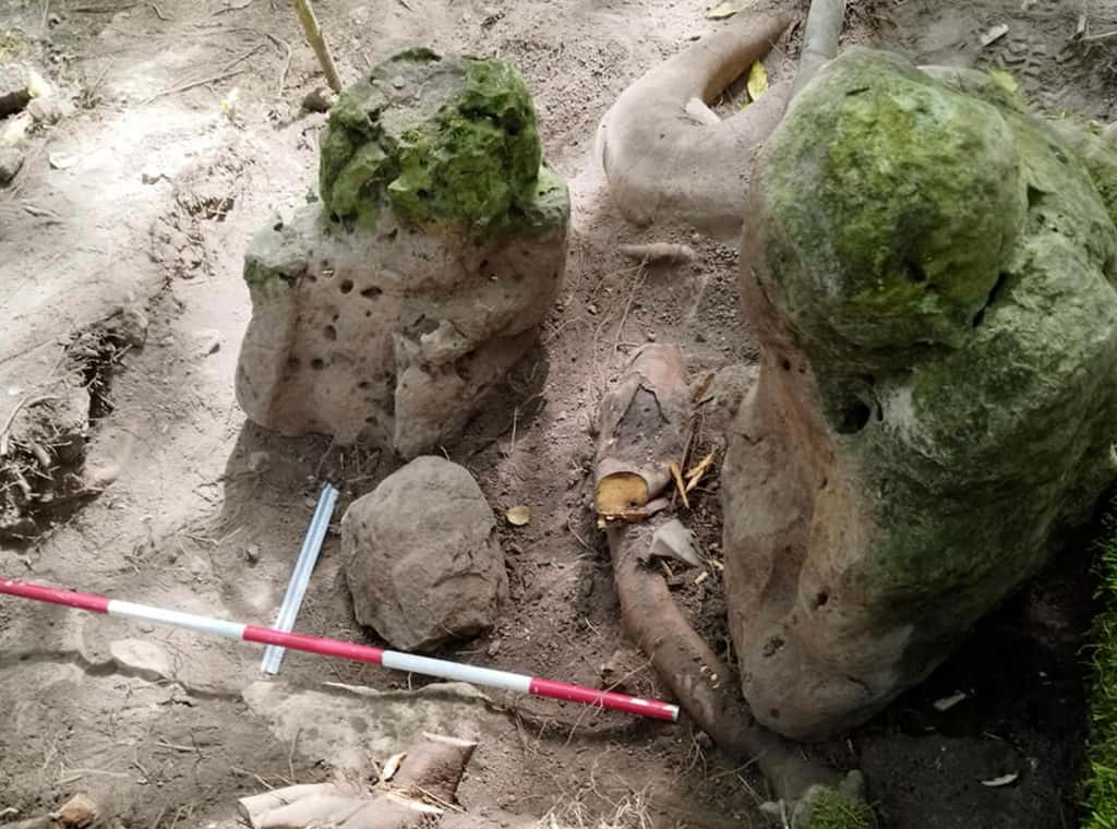 Sculptures anthropomorphes à Los Abuelos au Guatemala, vieille de 2 000 ans.