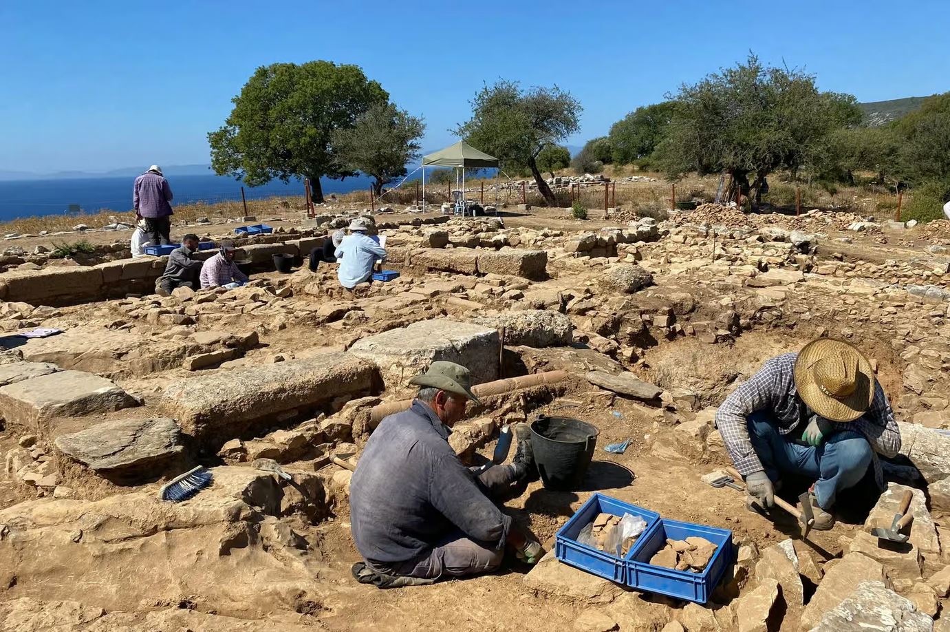 Pièces de monnaie en or découvertes sur le site de Notion en Turquie, vieille de 2400 ans.