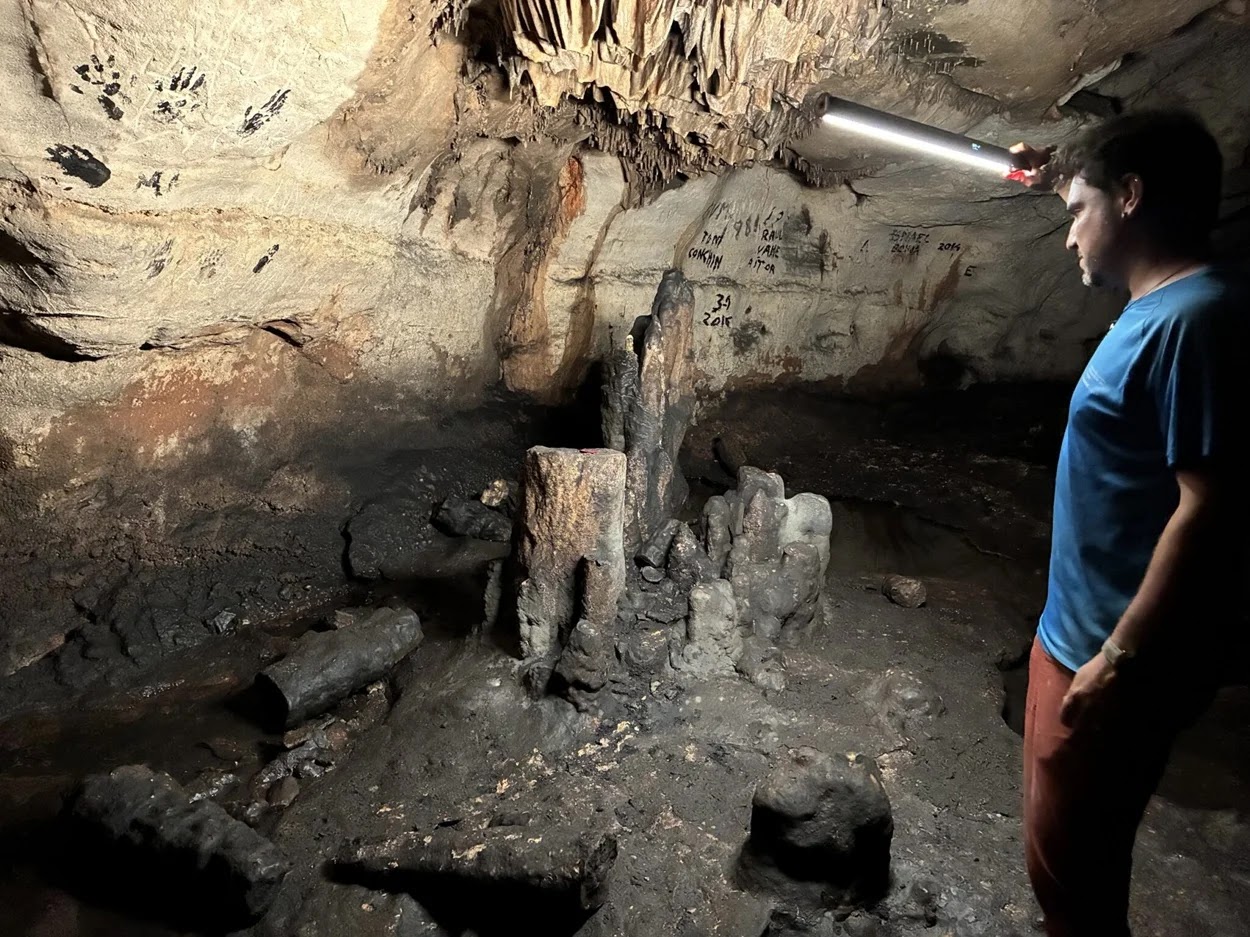 Spéléofactes avec Aitor Ruiz-Redondo en Espagne, vieux de 24 000 ans.