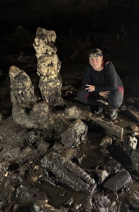 Spéléofactes avec Virginia Barciela en Espagne, vieux de 24 000 ans.