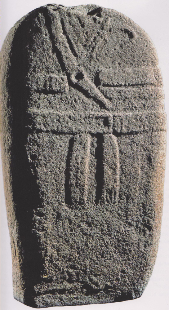 Statue-menhir masculine en grès de Pousthomy 2