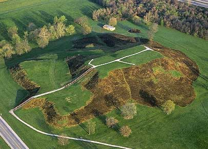 Tumulus des moines à Cahokia aux Etats-Unis