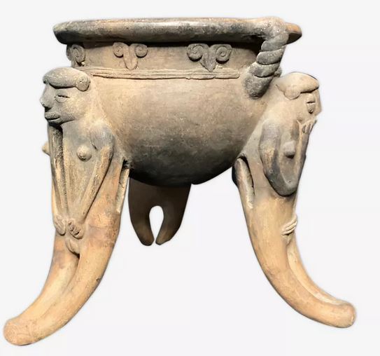 Vase tripode au Costa Rica