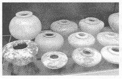 Vases en diorite, col étroit & à coque mince, à Saqqarah en Égypte.