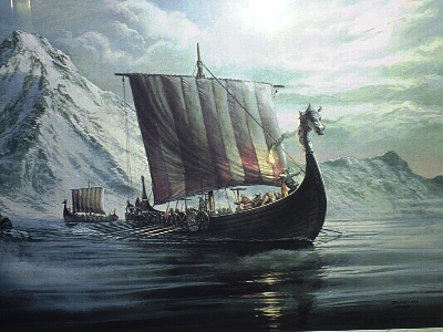 Drakkar, bateau viking en mer